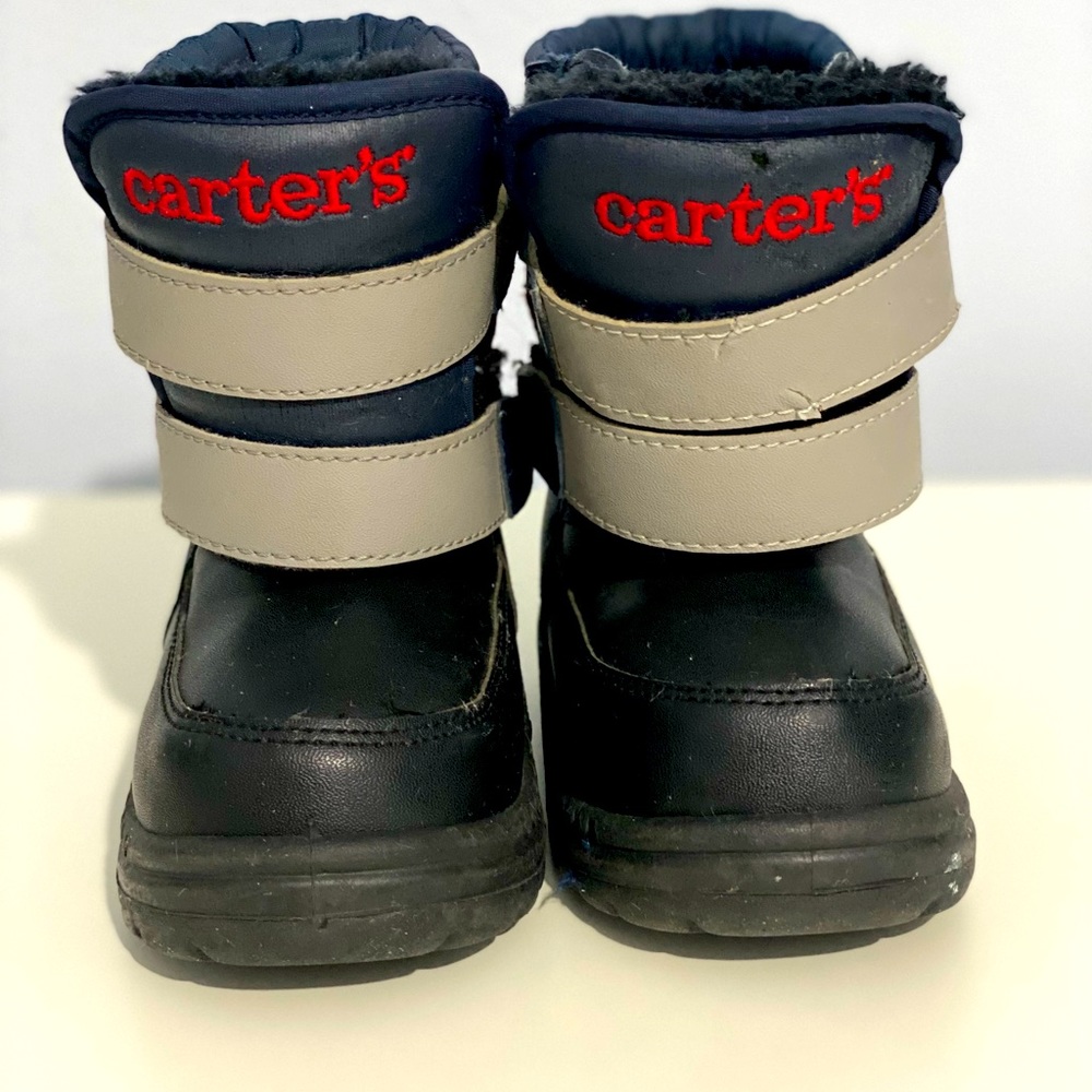 Toddler Carter's snowboots